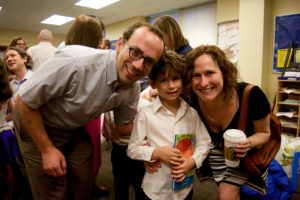 Parents and children learn together as part of Chagigat HaSiddur.