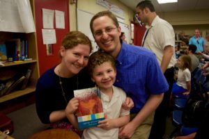 Parents and children learn together as part of Chagigat HaSiddur.